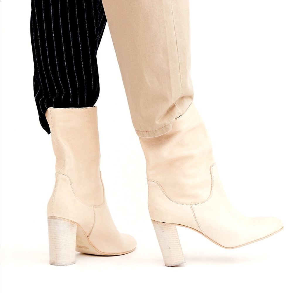 Dakota Heel Boots - very gently used!! (wore 3-4 times) in brand new condition